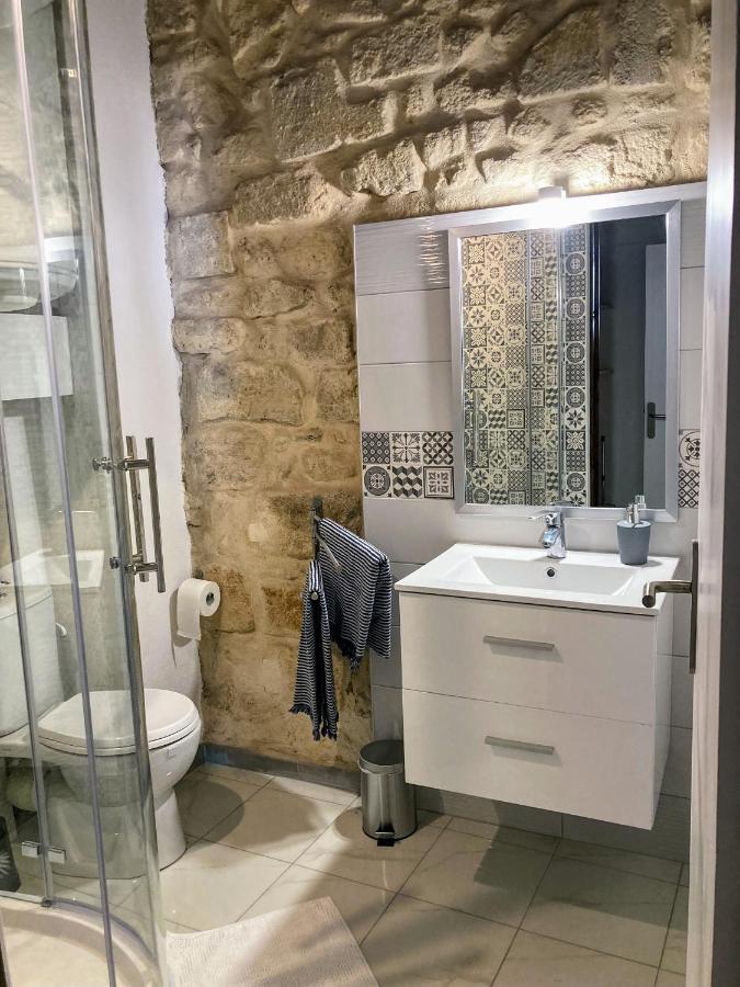 Immeuble 3 Apparts Centre Historique St Gilles Maisoncarreeconciergerie سان جيل المظهر الخارجي الصورة