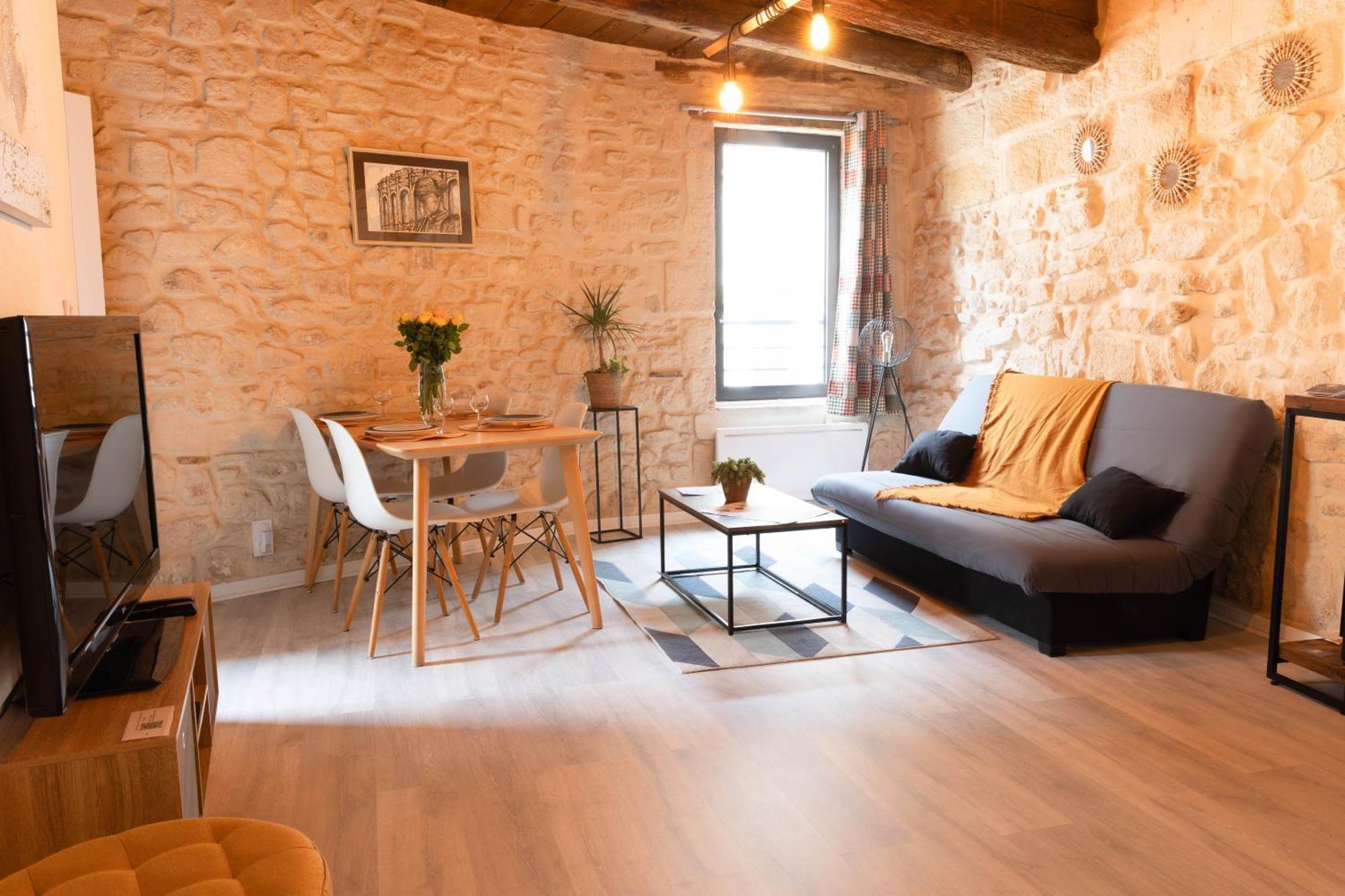 Immeuble 3 Apparts Centre Historique St Gilles Maisoncarreeconciergerie سان جيل المظهر الخارجي الصورة