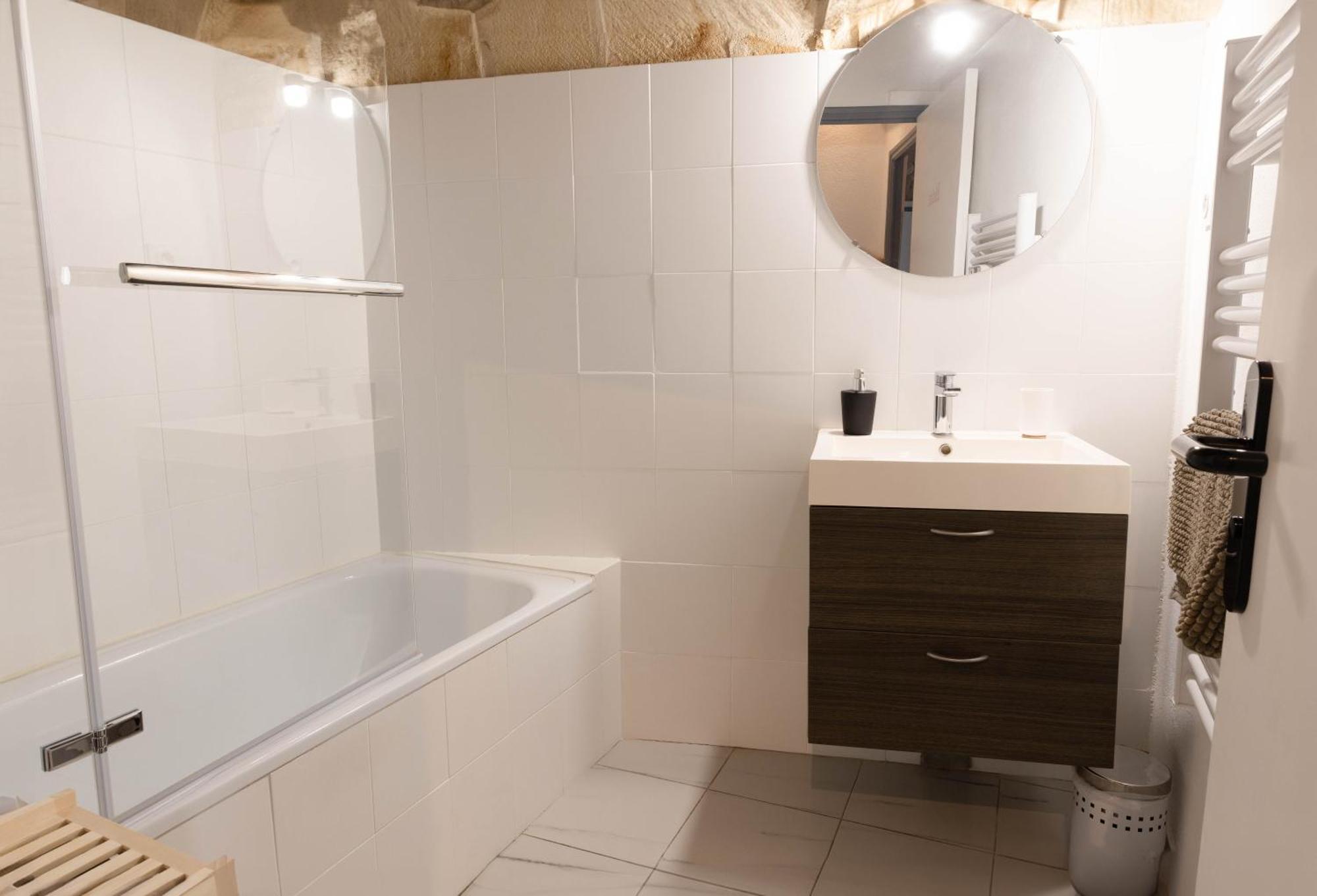 Immeuble 3 Apparts Centre Historique St Gilles Maisoncarreeconciergerie سان جيل المظهر الخارجي الصورة