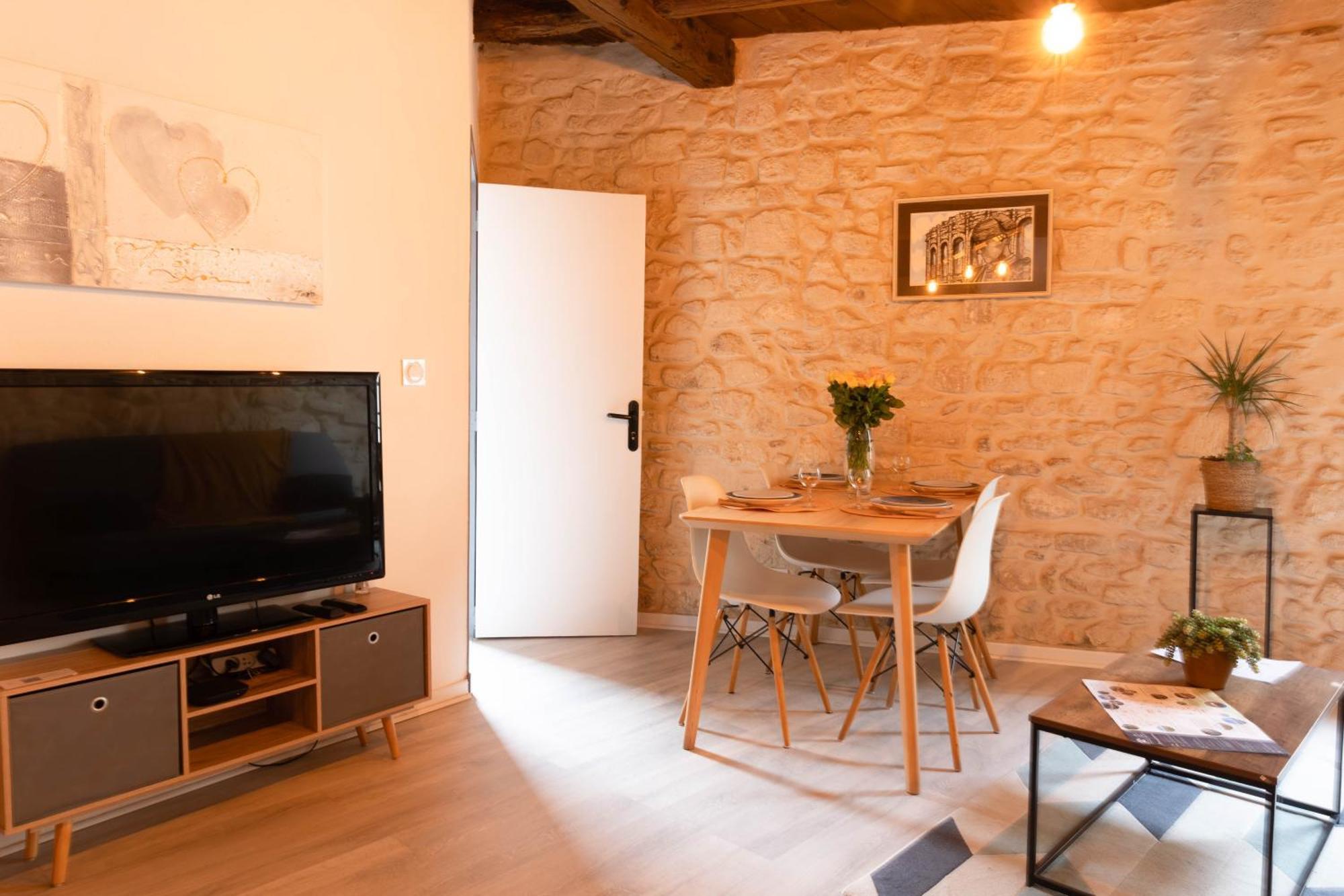 Immeuble 3 Apparts Centre Historique St Gilles Maisoncarreeconciergerie سان جيل المظهر الخارجي الصورة