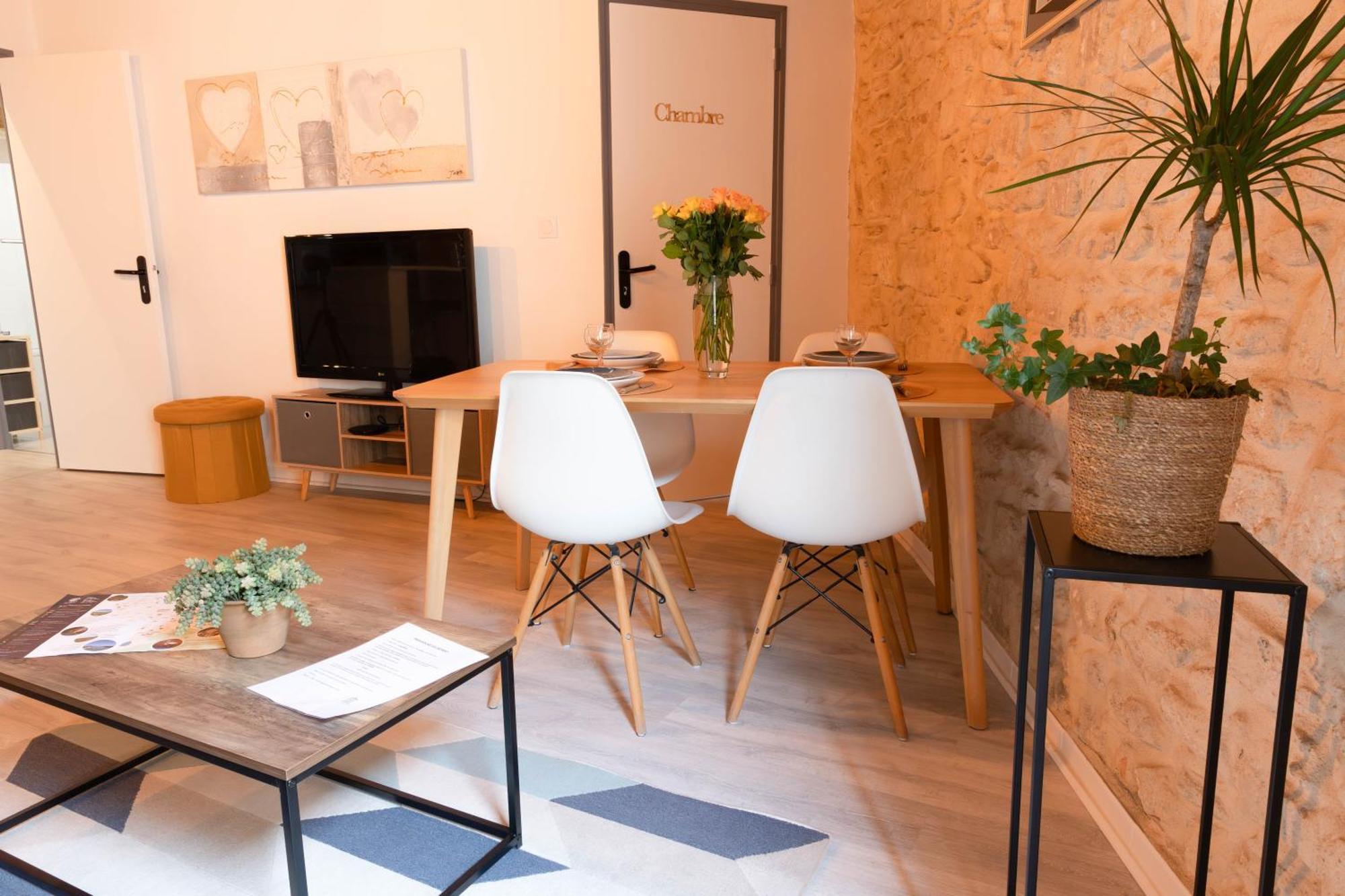 Immeuble 3 Apparts Centre Historique St Gilles Maisoncarreeconciergerie سان جيل المظهر الخارجي الصورة